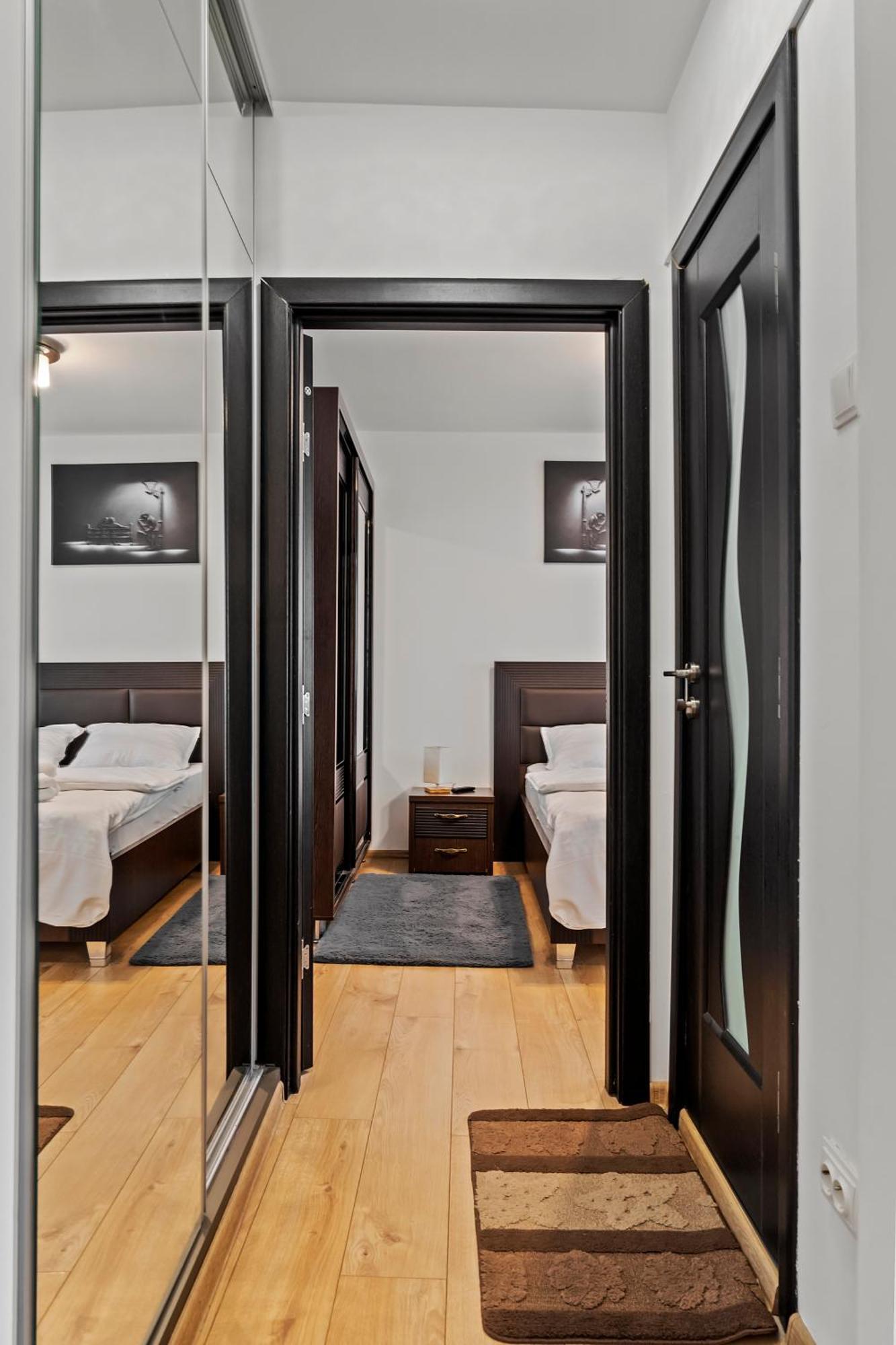 Apartament De Lux Drumul Taberei Букурещ Екстериор снимка